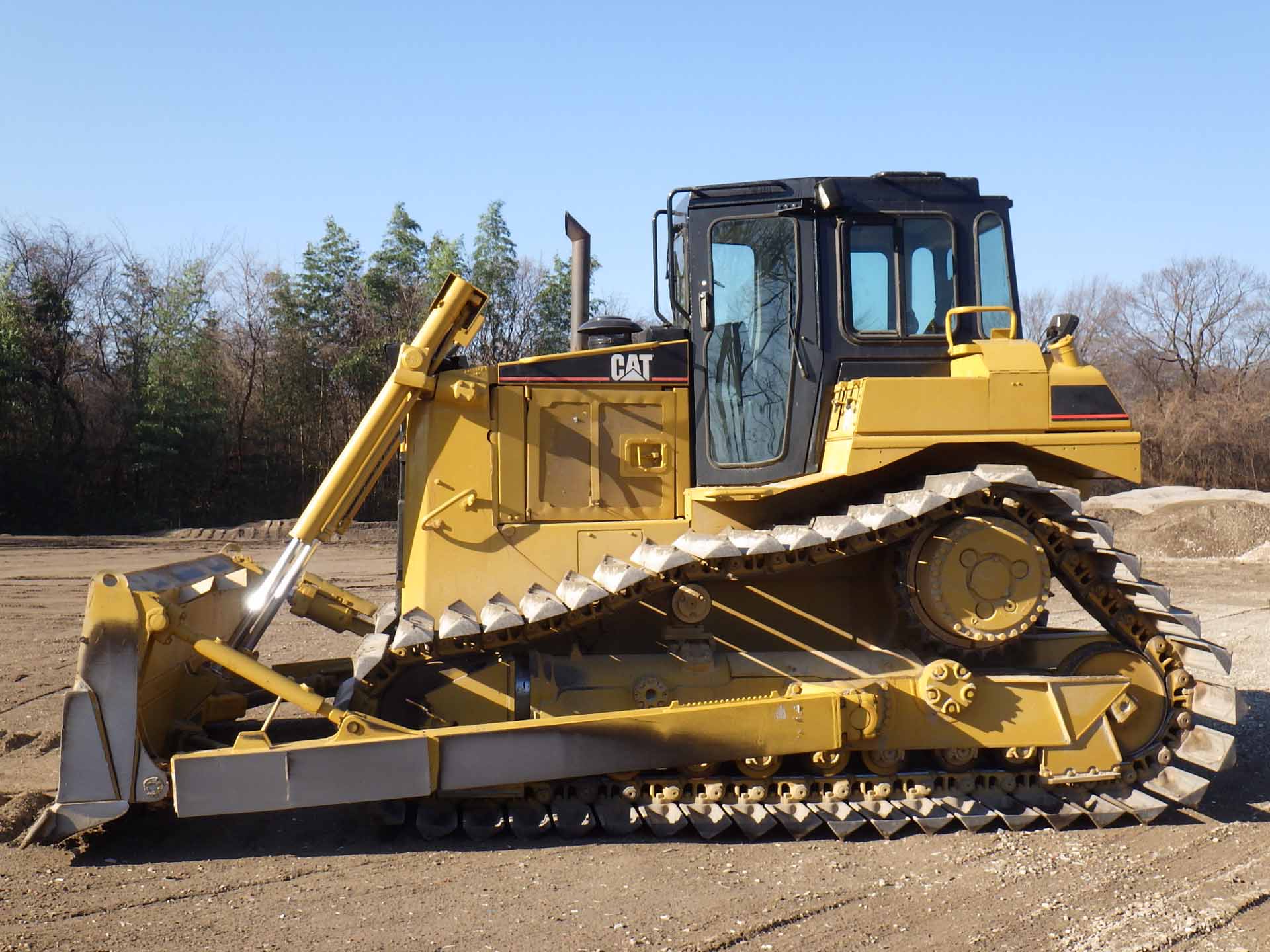 BULLDOZERS CAT D6R