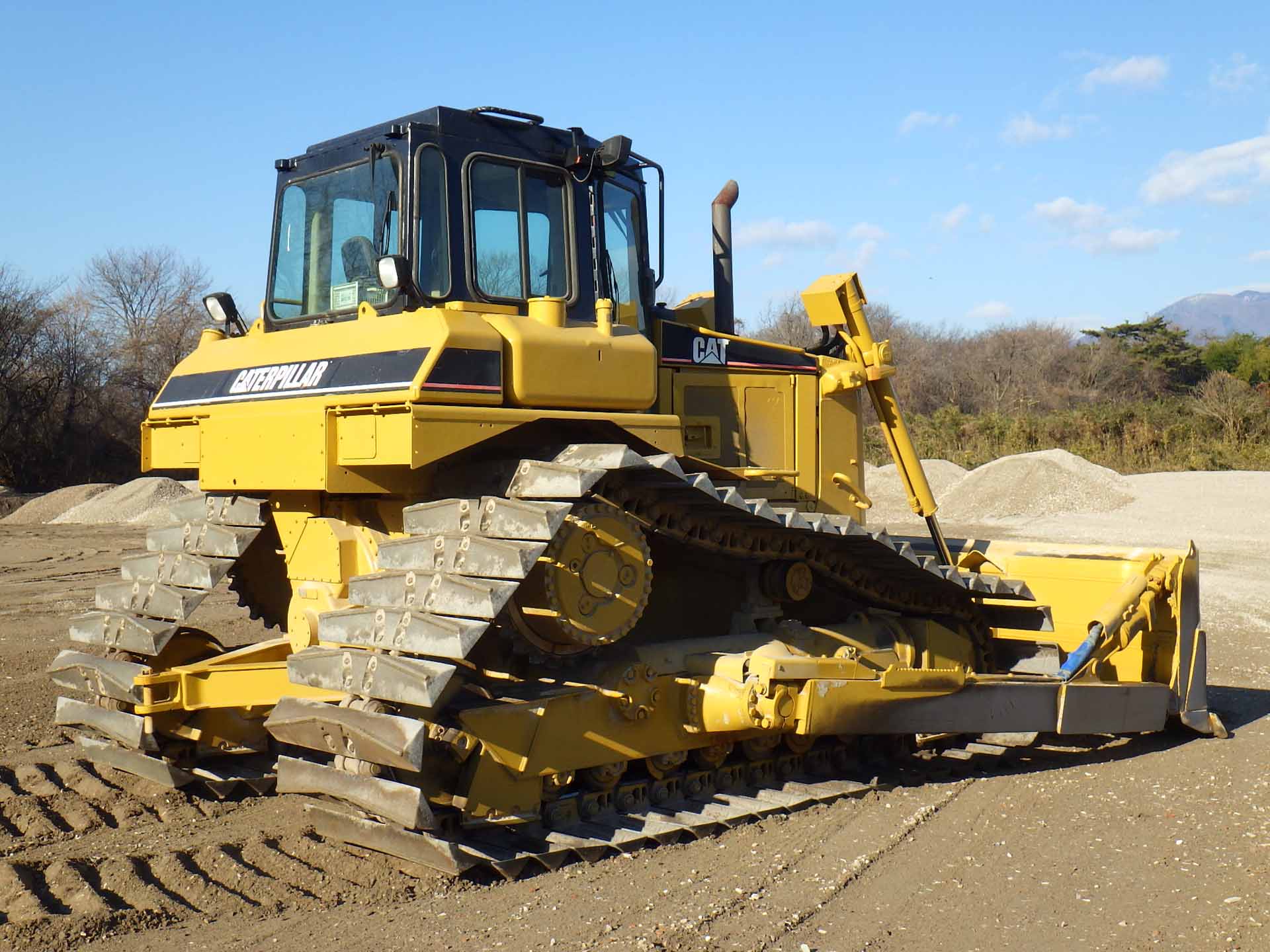 BULLDOZERS CAT D6R