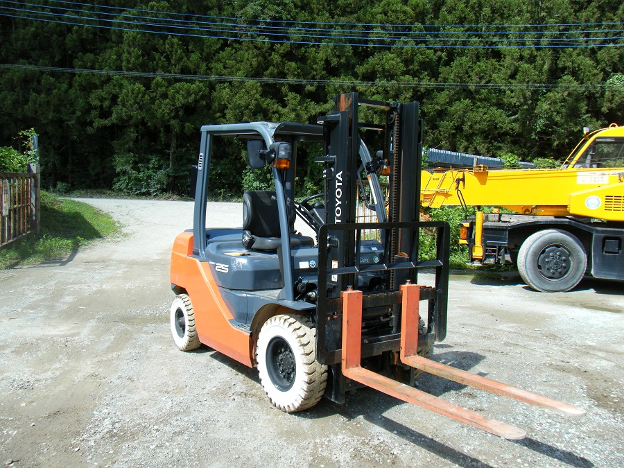 FORK LIFT TOYOTA 02-8FGL25