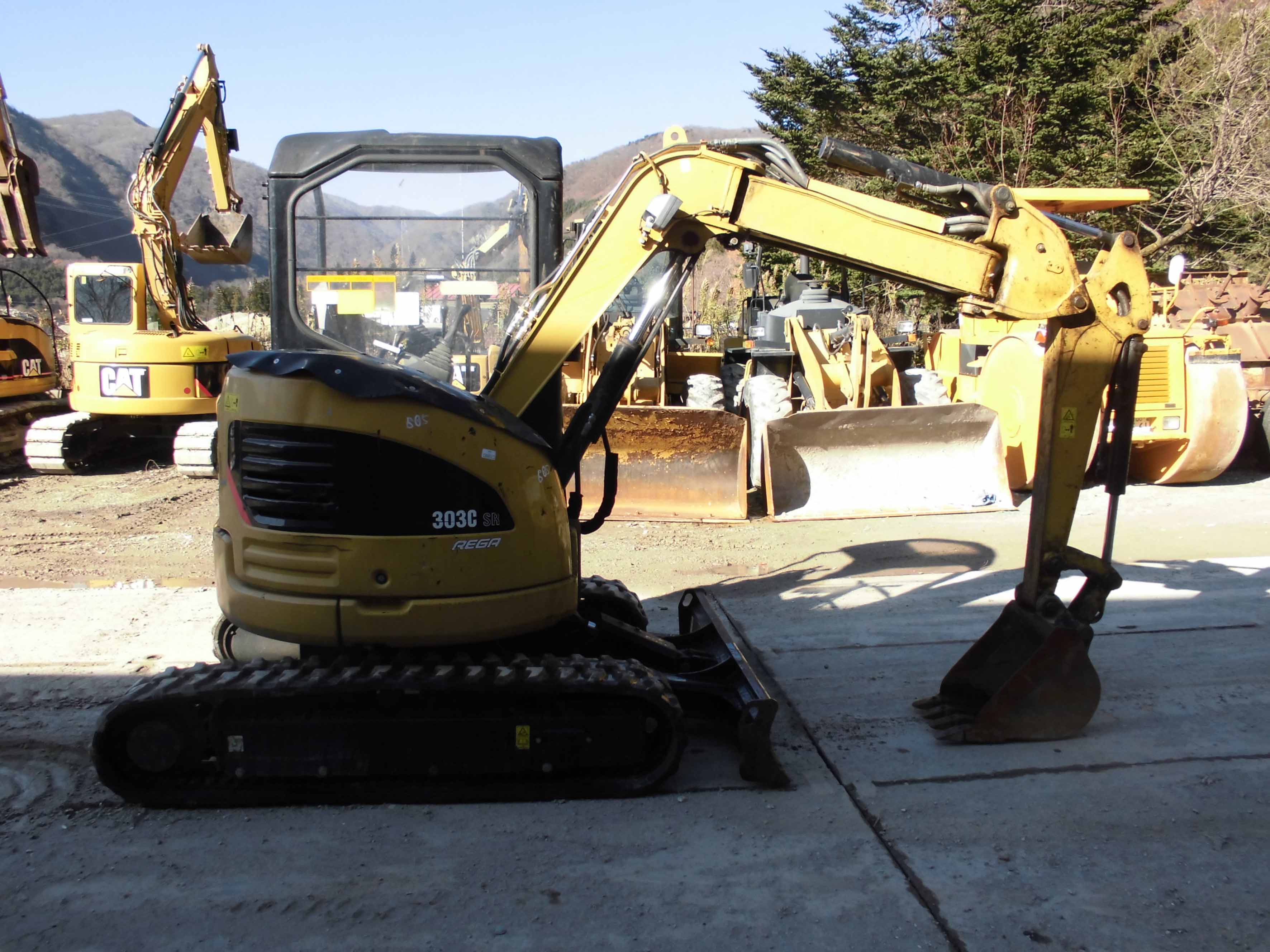 MINI EXCAVATOR CAT 303CSR