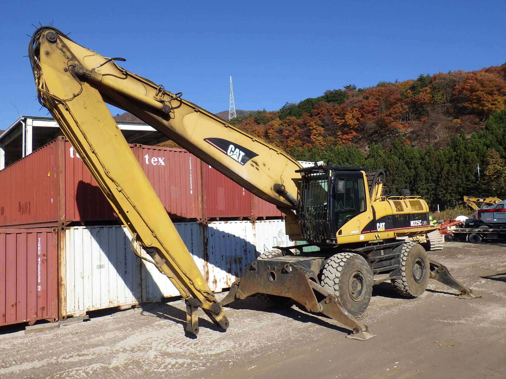 EXCAVATOR CAT M325C