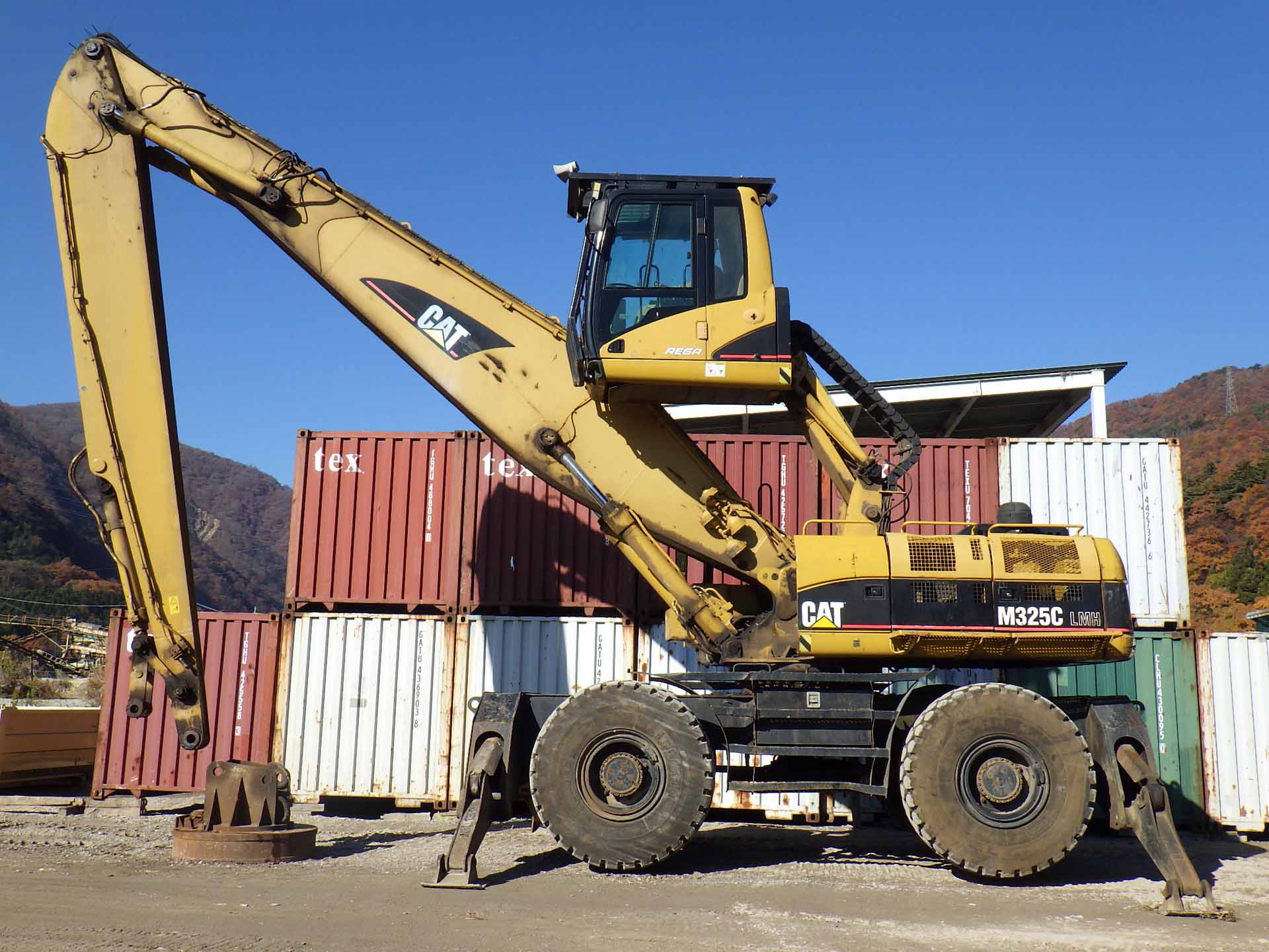 EXCAVATOR CAT M325C