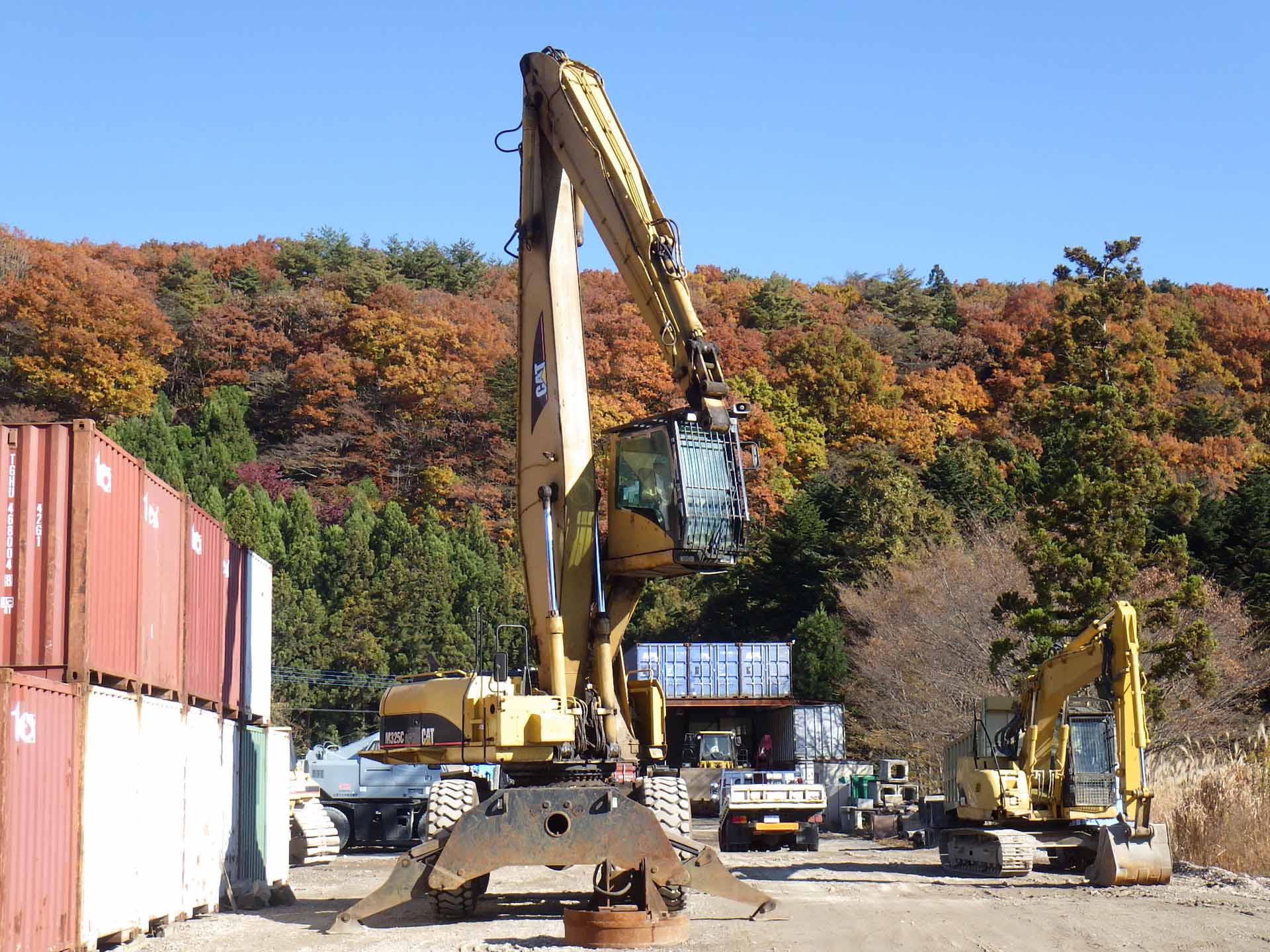 EXCAVATOR CAT M325C