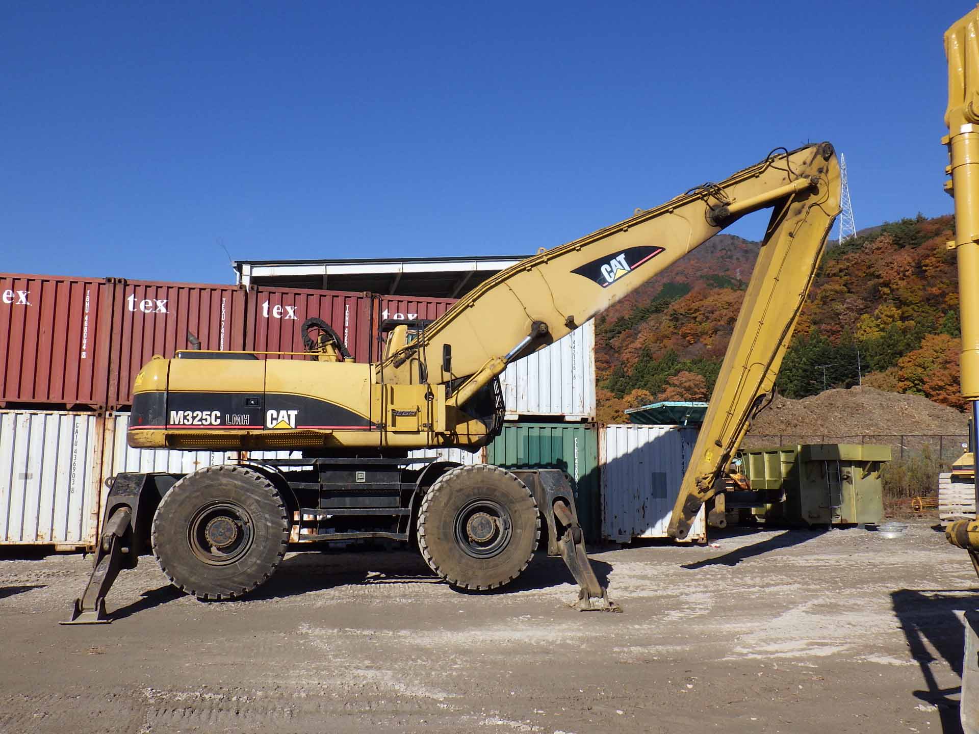 EXCAVATOR CAT M325C