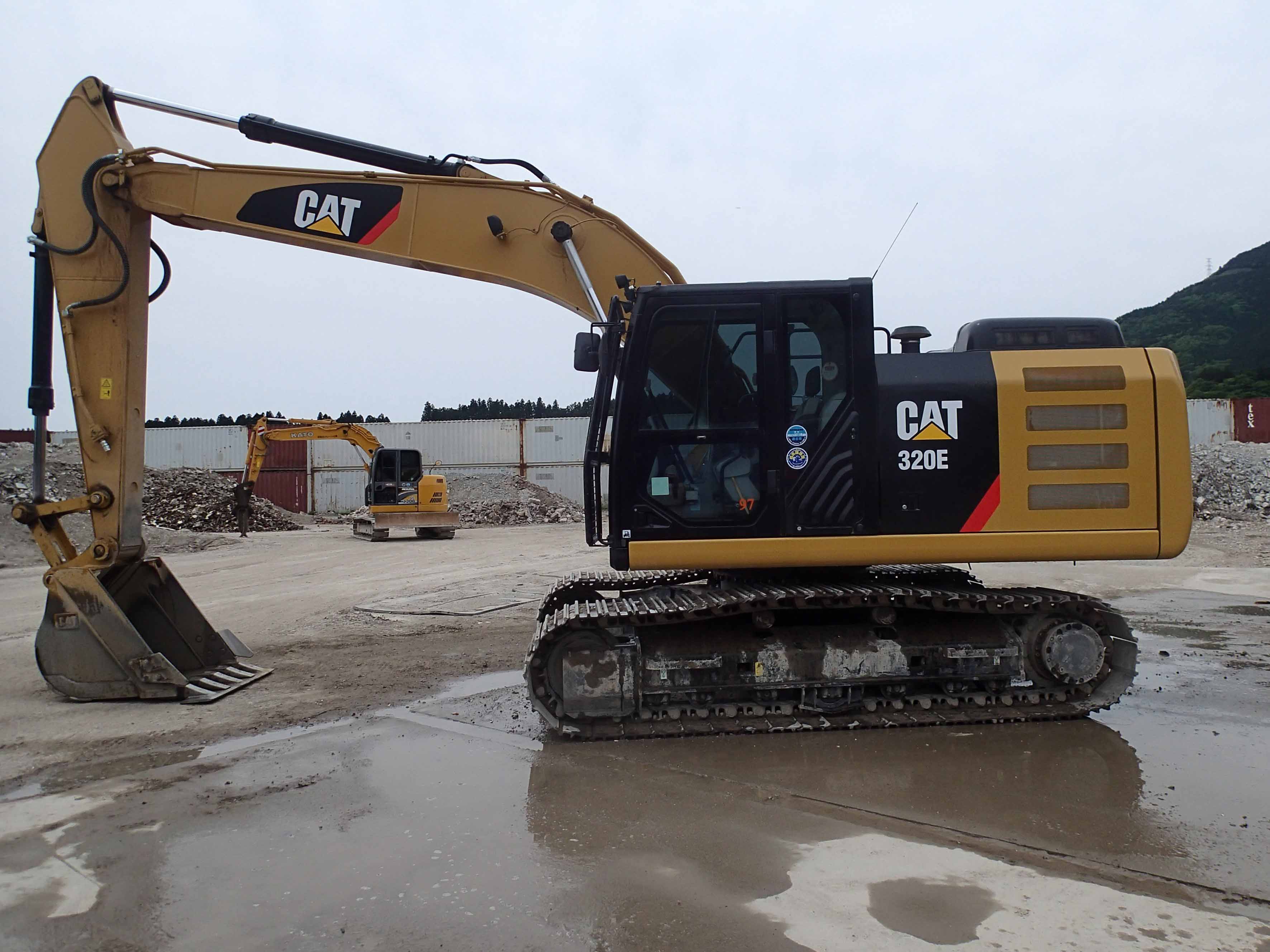 EXCAVATOR CAT 320E