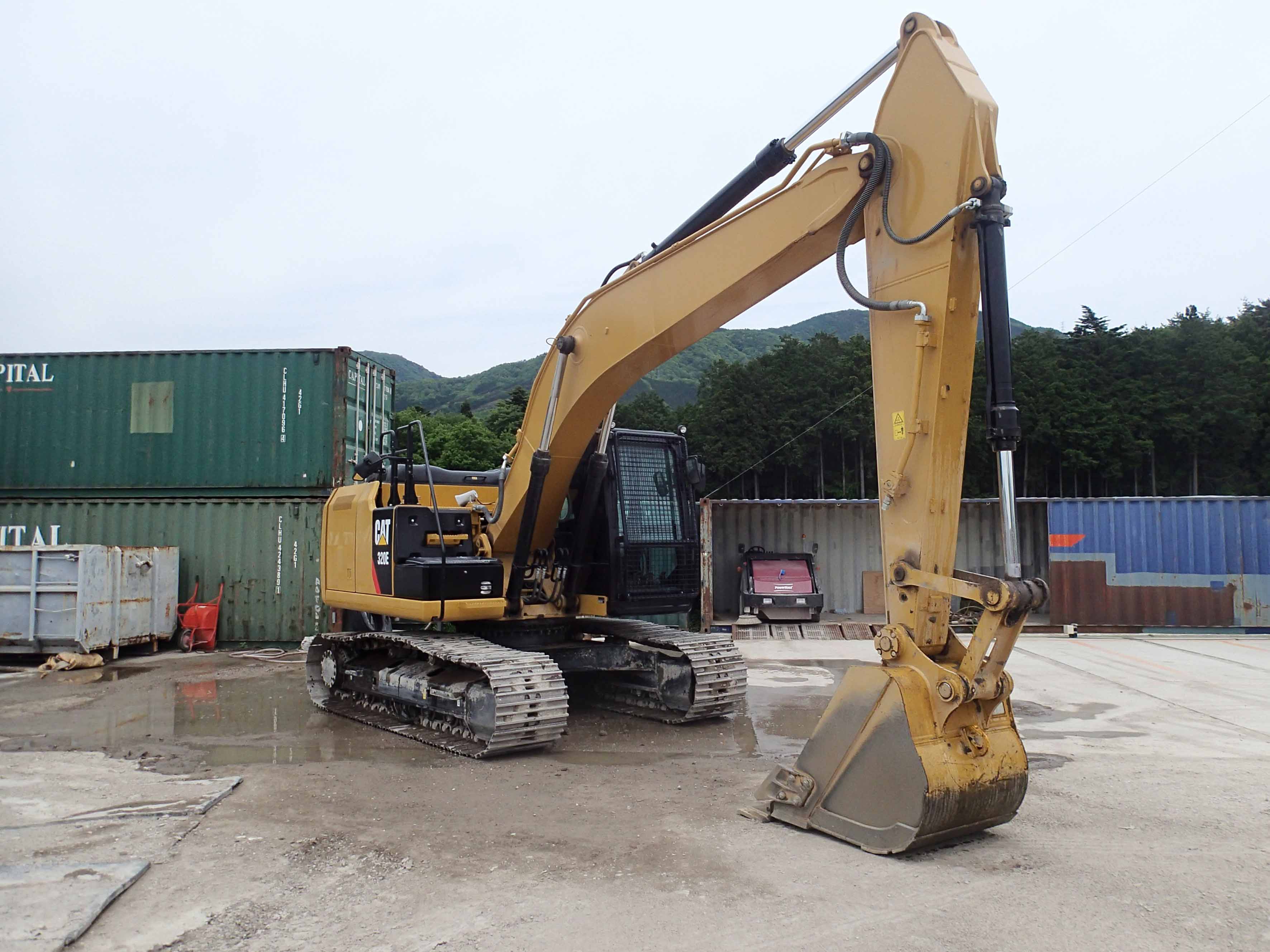 EXCAVATOR CAT 320E