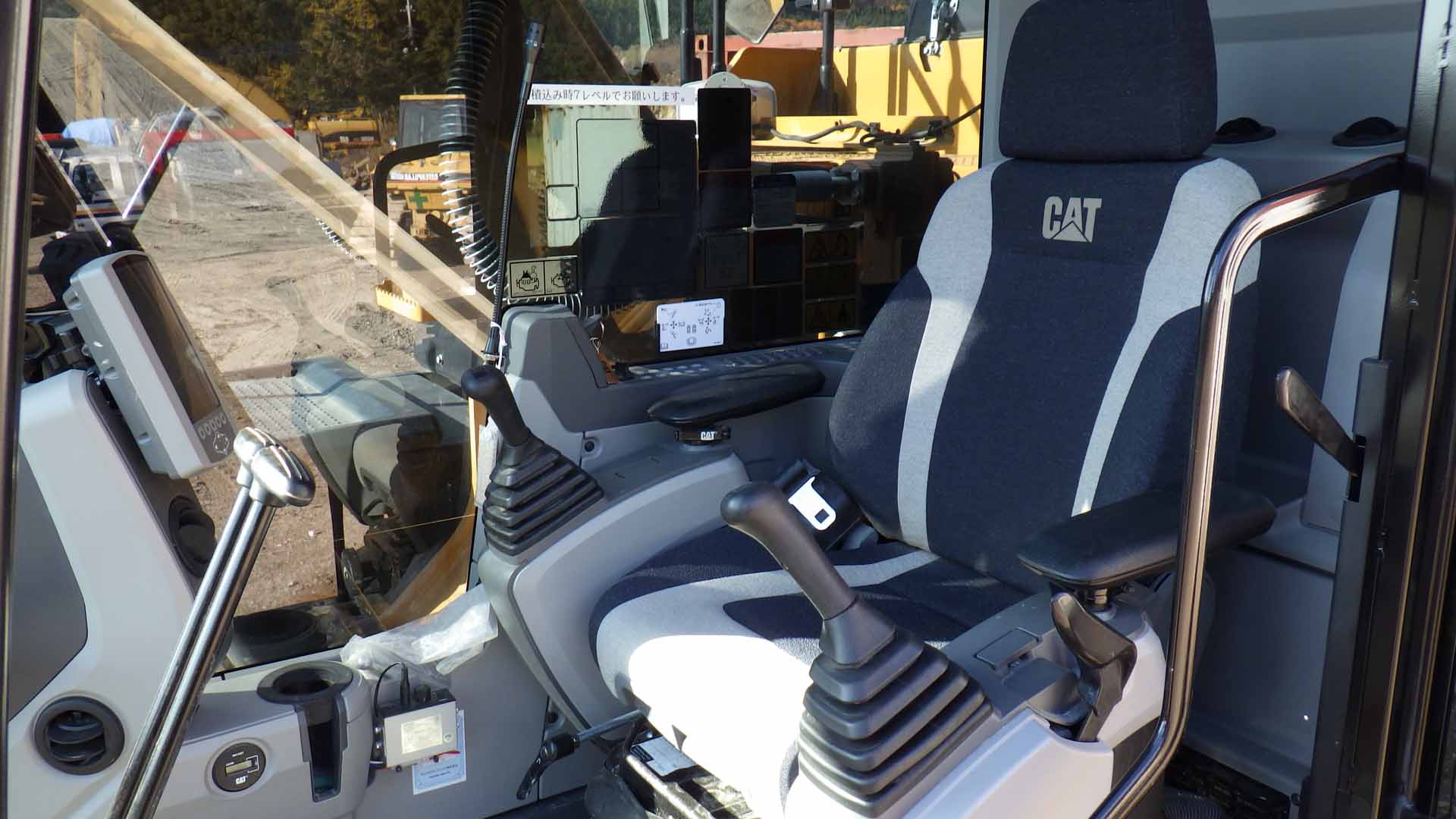 EXCAVATOR CAT 320E