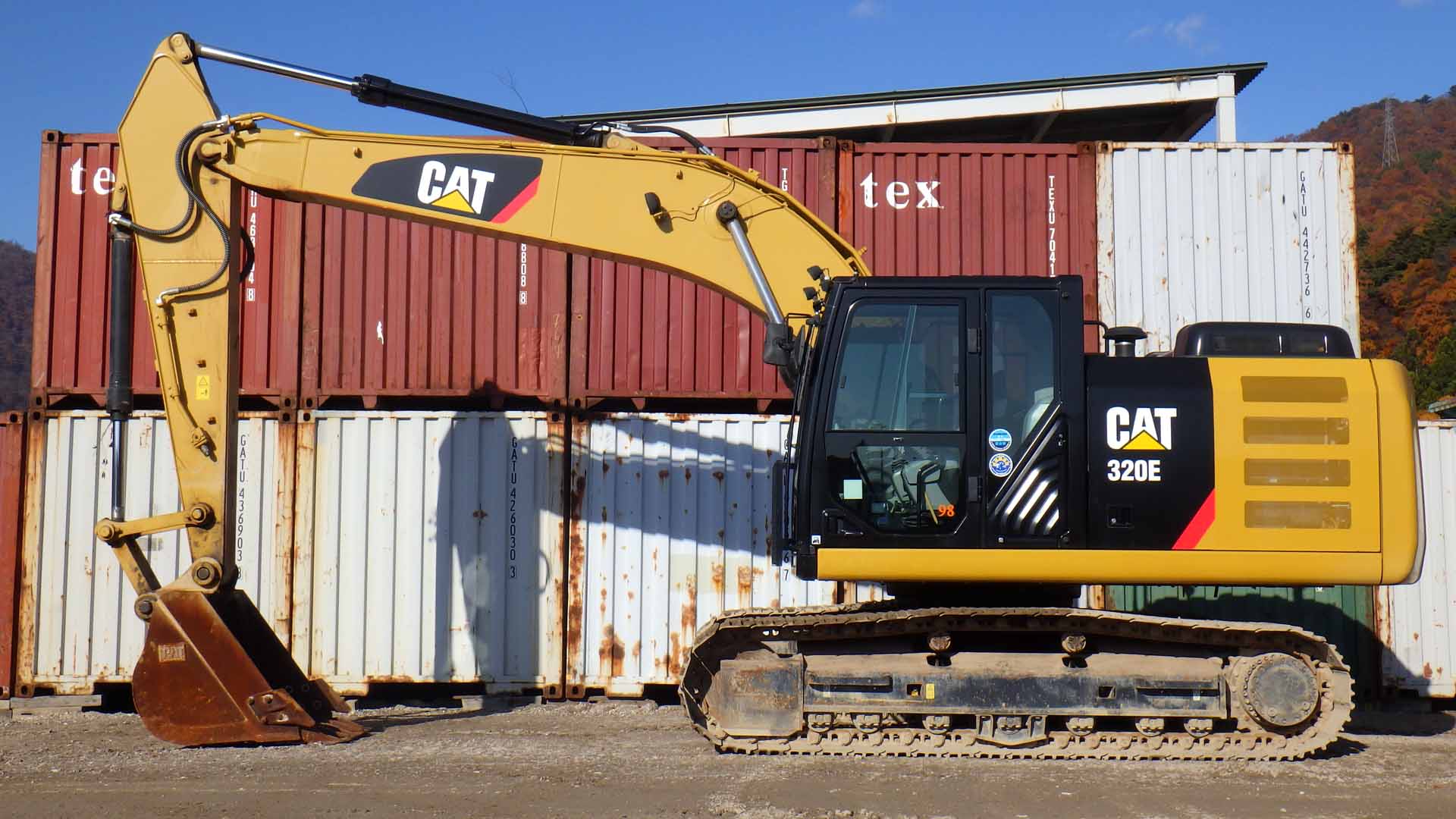 EXCAVATOR CAT 320E