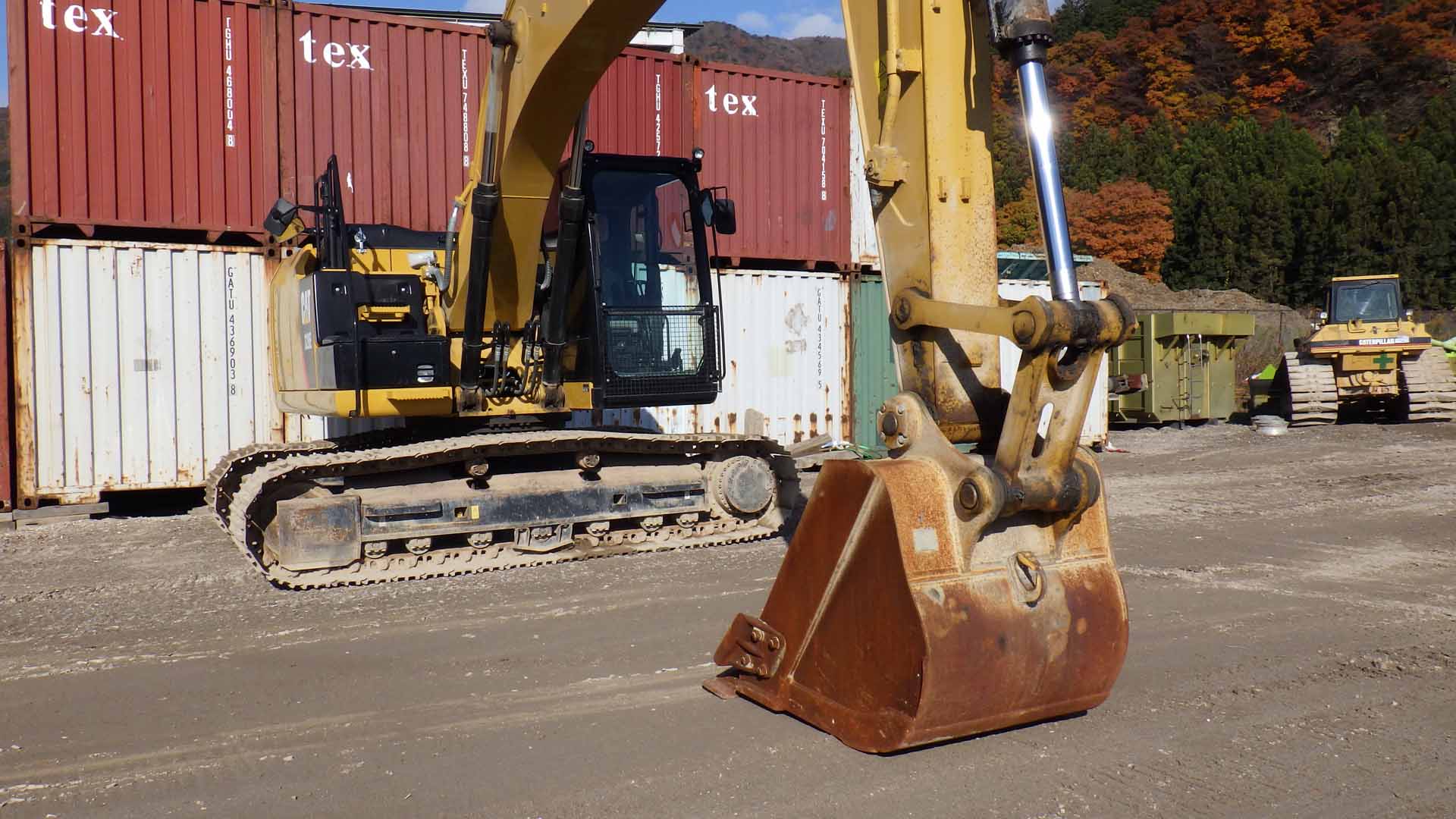 EXCAVATOR CAT 320E