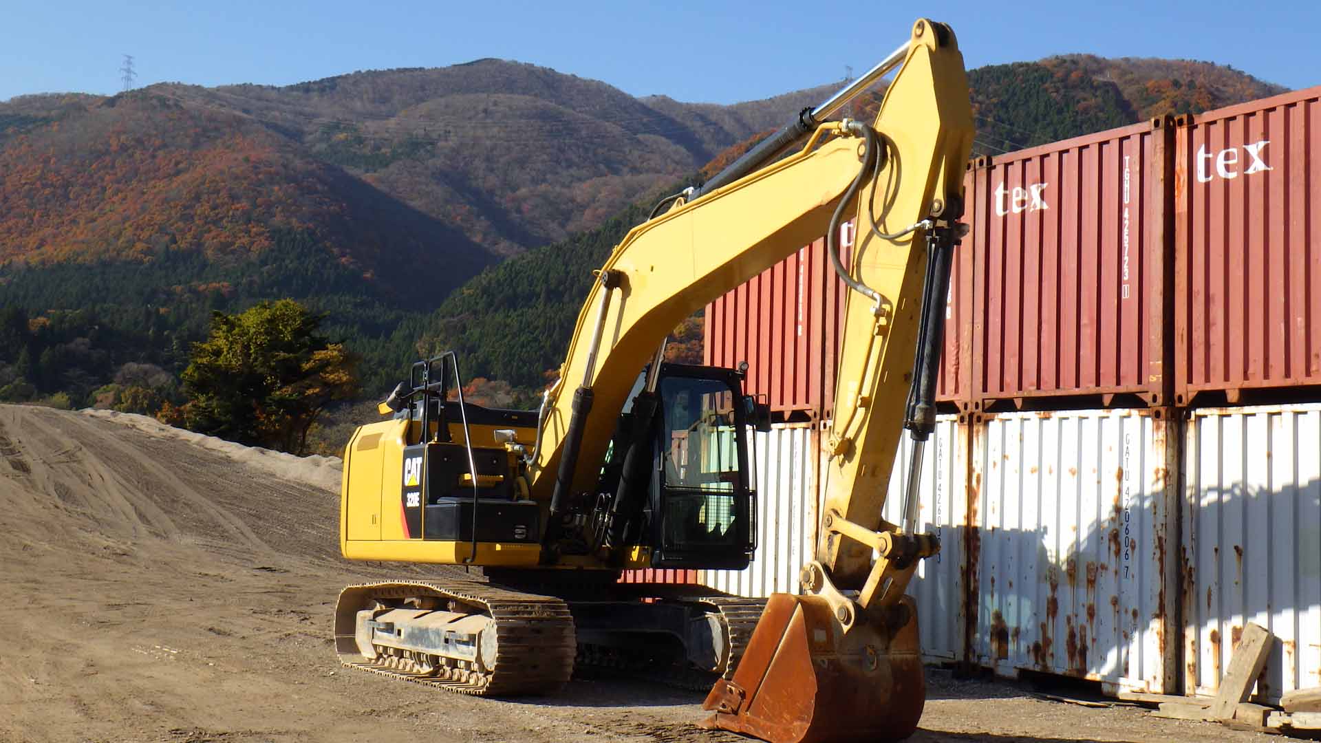 EXCAVATOR CAT 320E