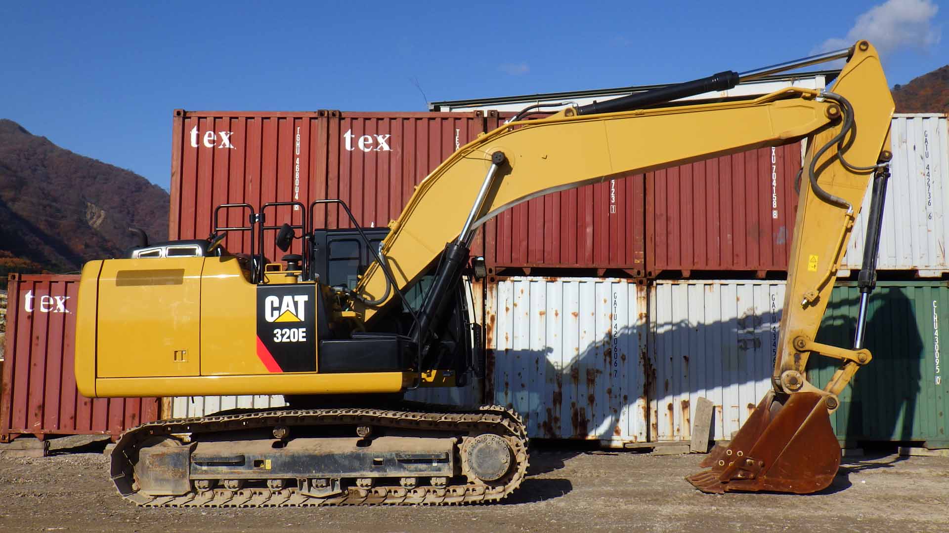 EXCAVATOR CAT 320E