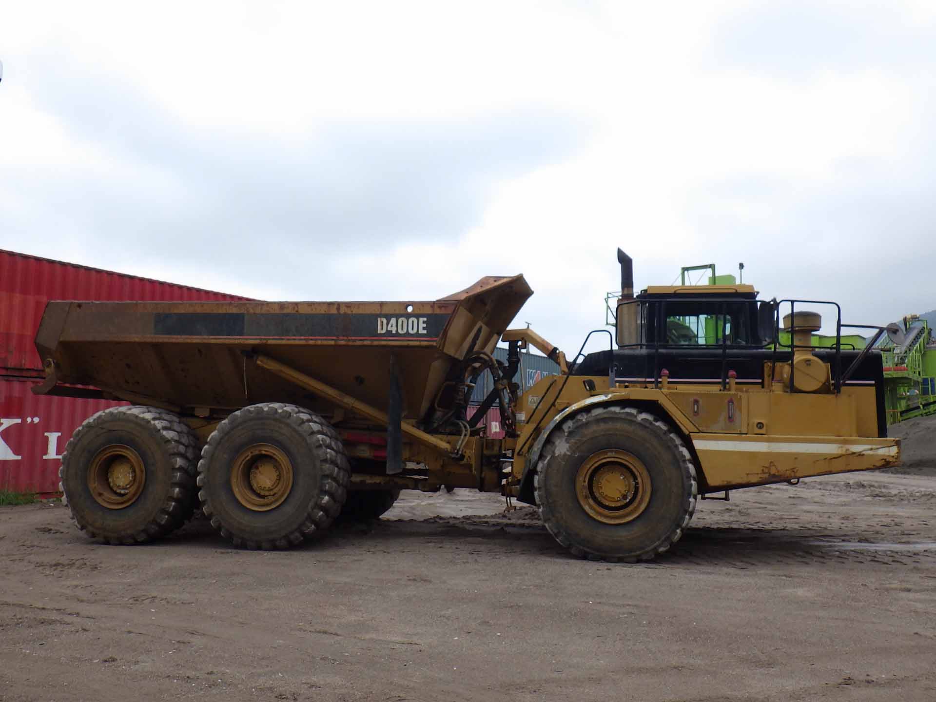 CAT D400E写真2